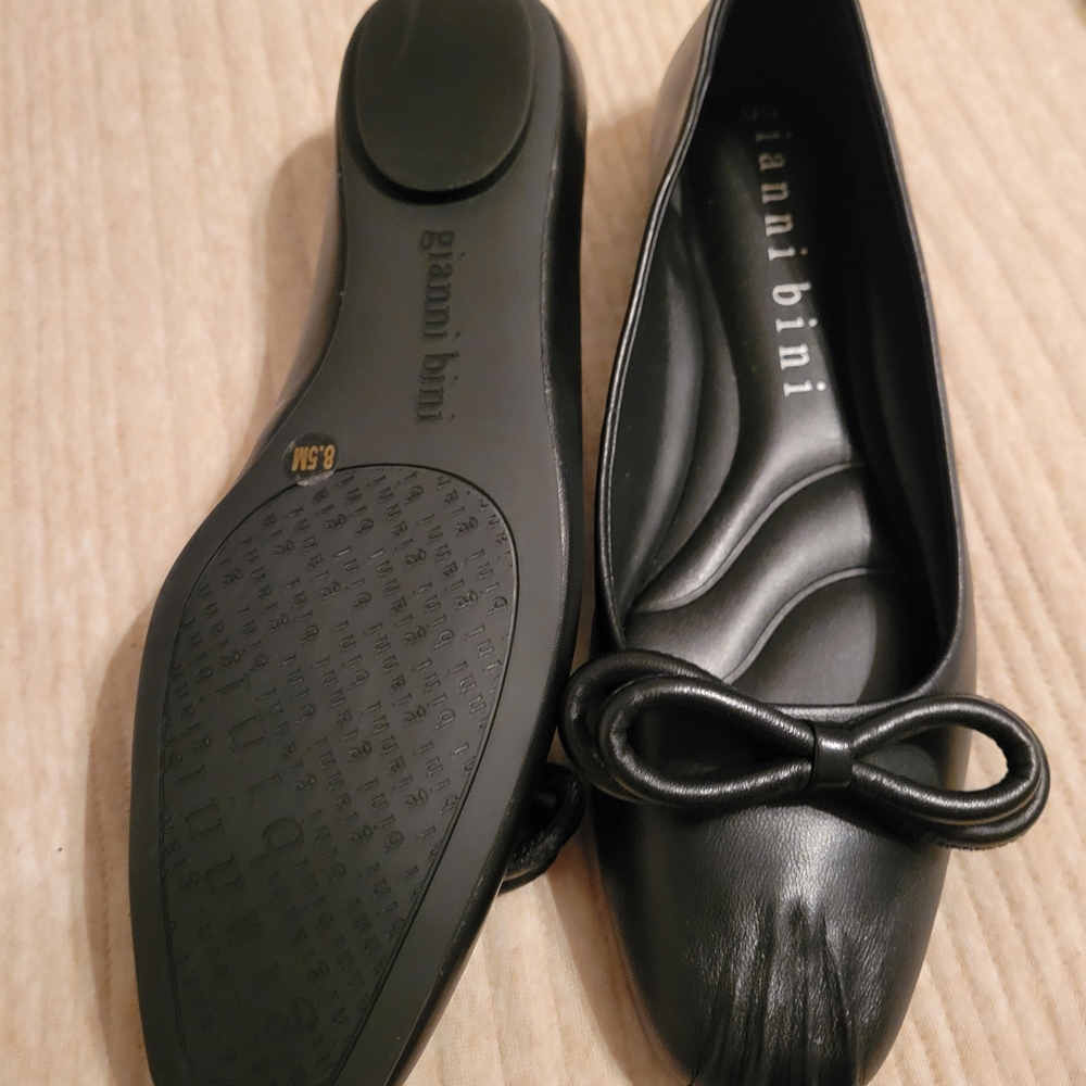 Gianni Bini Black Ballet Flats with Bow